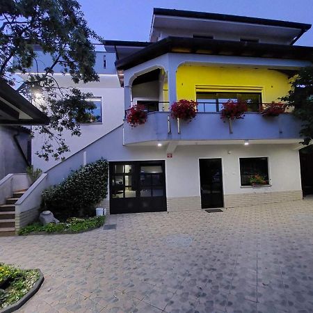 Apartma Mimi Dekani Luaran gambar