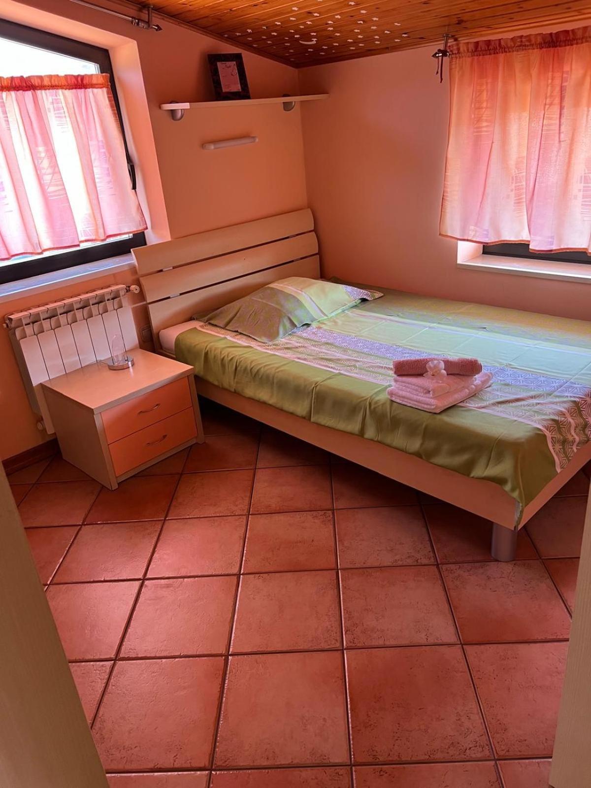Apartma Mimi Dekani Luaran gambar