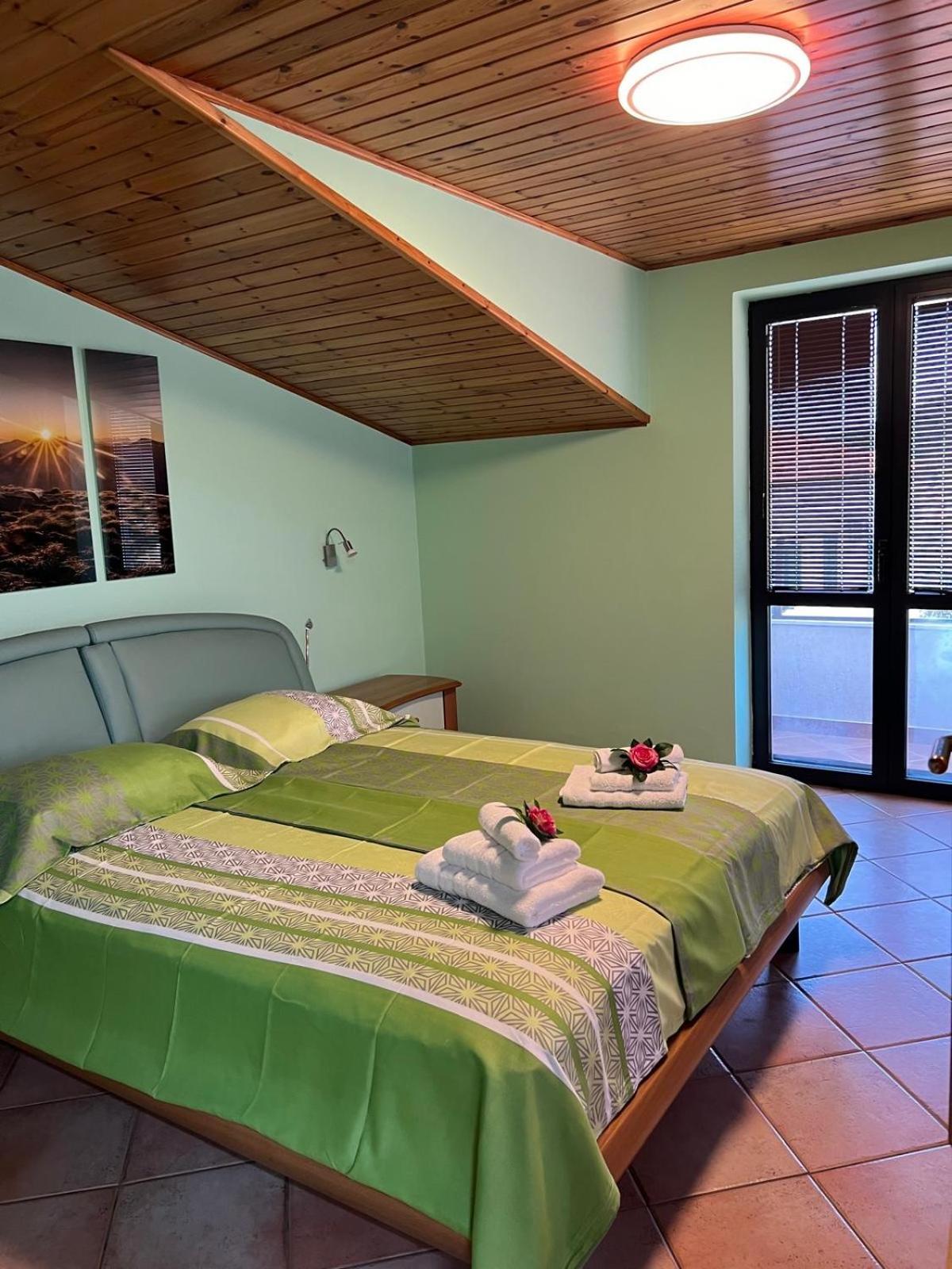 Apartma Mimi Dekani Luaran gambar